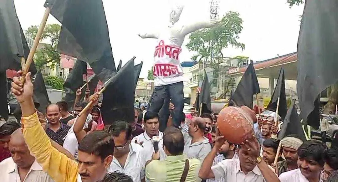 Panipat: रोड एसोसिएशन ने रावण दहन से पहले किया पुतला दहन
