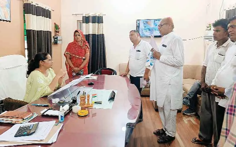 गंदे पानी की समस्या से परेशान वार्डवासियों का फूटा आक्रोश