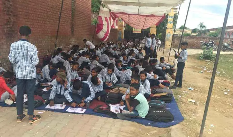 फरीदपुर में छात्र – अभिभावक व ग्रामीणों का धरना 15 वे दिन भी लगातार रहा जारी