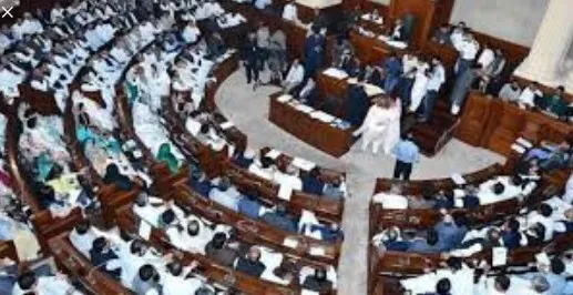 पंजाब विधानसभा में हंगामा, सीएम भगवंत मान ने विश्वासमत किया पेश