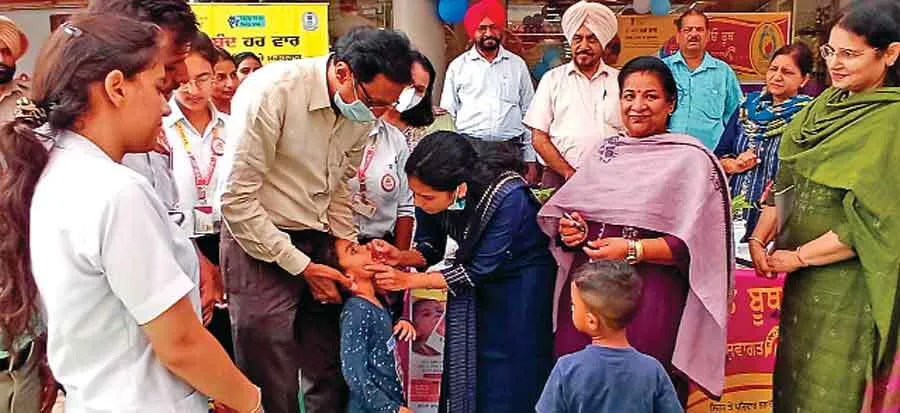प्लस पोलिया मुहिम : पहले दिन 1 लाख बच्चों को पिलाई ‘पोलियो बूंदे’