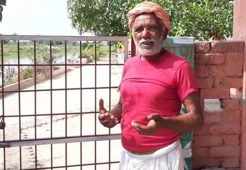 पत्थर दिल मां, नवजात बच्चे को थैले में डालकर मंदिर के गेट पर लटकाया