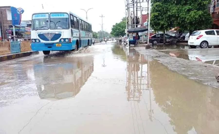 दो दिन से हो रही बारिश किसानों के लिए बन रही मुसीबत