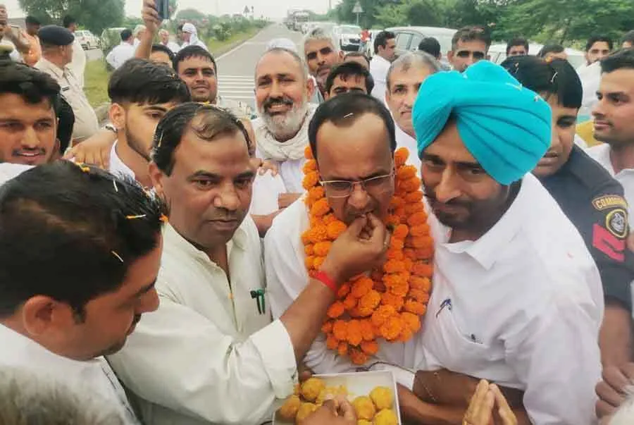 चेयरमैन बनाए जाने पर राजेंद्र लितानी का हलके की जनता के कार्यकर्ताओं द्वारा जोरदार स्वागत