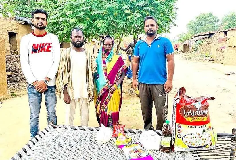 यूथ वेल्फेयर फेडरेशन सेवादारों ने जरुरतमंद परिवारों को दिया राशन