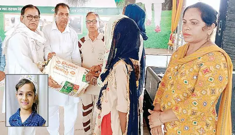 जरूरतमंद की मदद कर मनाया जन्मदिन