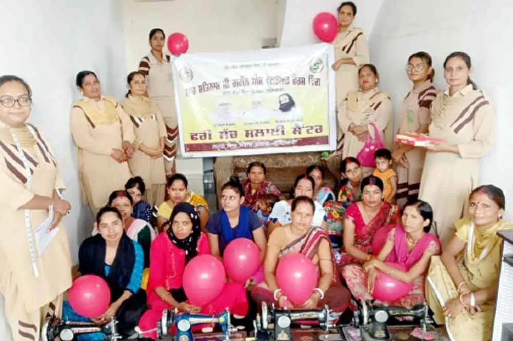 लड़कियों को आत्मनिर्भर बनाने के उद्देश्य से खोला सिलाई सेंटर