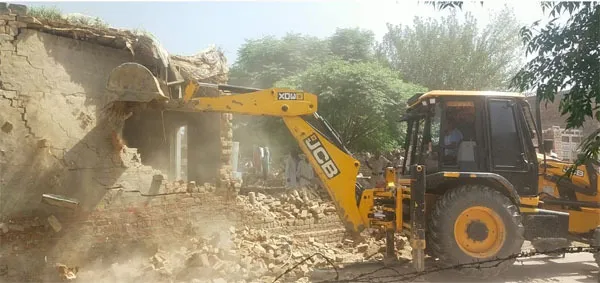 सरसा के नाथूसरी चौपटा में चला खट्टर सरकार का बुलडोजर, लोगों ने कहा, अच्छा किया…