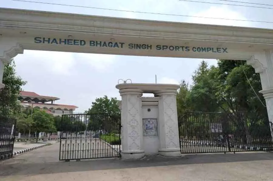 स्टेडियम में खेल प्रतियोगिता में किसानों की एंट्री पर बवाल