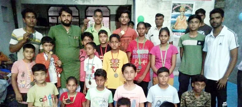 प्रतियोगिता में 3 गोल्ड व 7 ब्रांज लेकर लौटे खिलाड़ियों का भव्य स्वागत