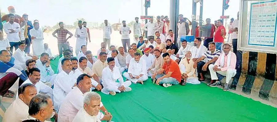 टोल प्लाजा पर धरने के बाद घड़साना क्षेत्र की आठ पंचायतें हुई टोल मुक्त
