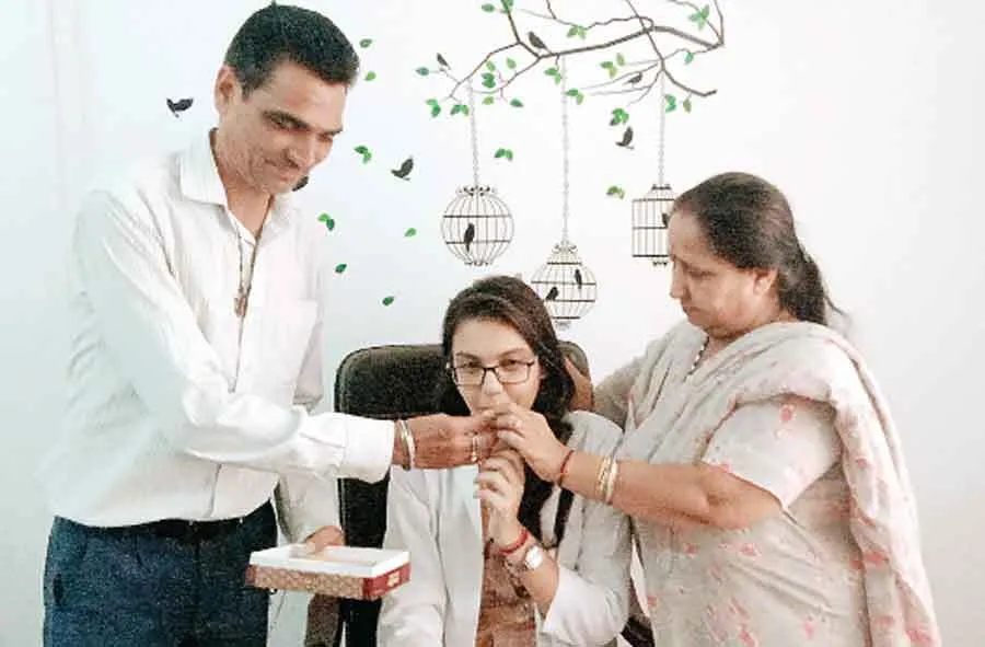 ट्विंकल विज ने डॉक्टर बन किया अपने माता पिता और कस्बे का नाम रोशन