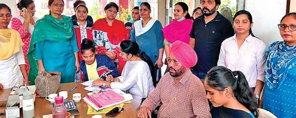 स्वैच्छिक रजिस्ट्रेशन कैंप : 147 छात्राओं ने लिया मरणोंपरांत नेत्रदान का लिखित प्रण