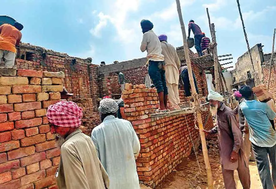 महलां चौंक की साध-संगत ने जरूरतमंद परिवार को बनाकर दिया ‘आशियाना’