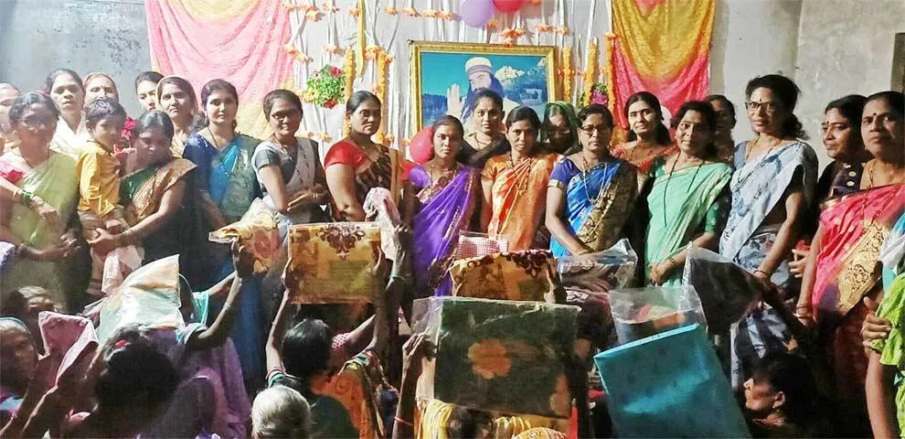 महाराष्ट्र के विदर्भ में गूंजा रामनाम, जरूरतमंदों को कपड़े वितरित