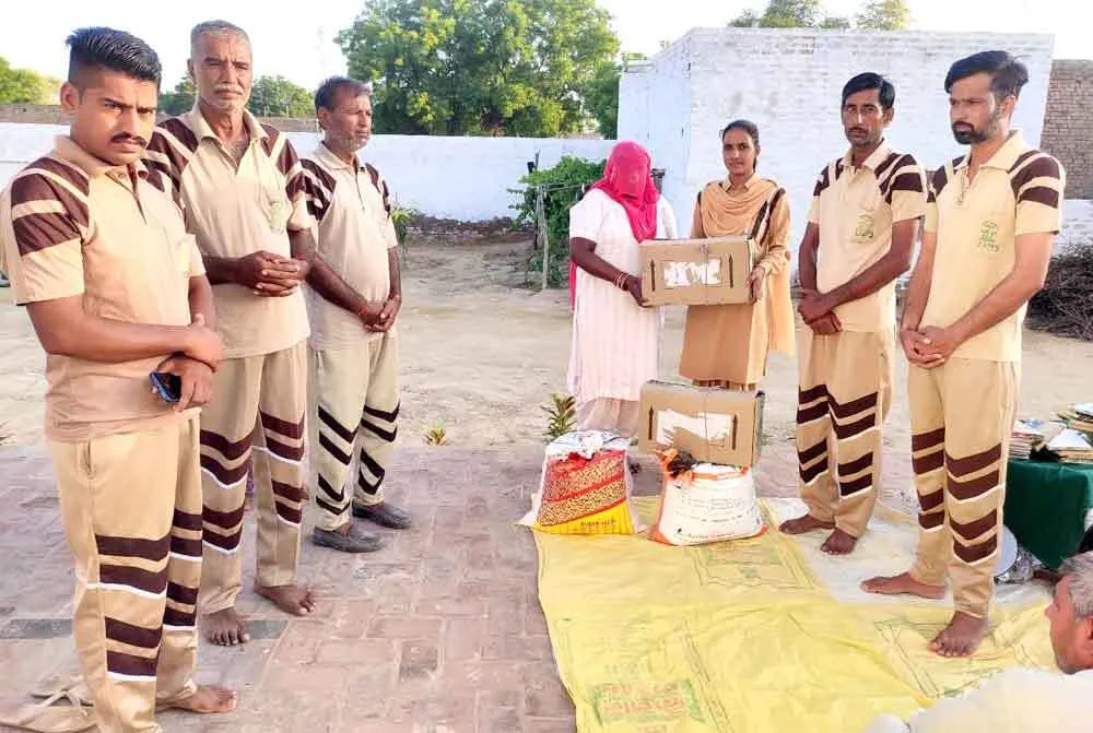 दो जरूरतमंदों को राशन वितरित कर मनाया जन्मदिन