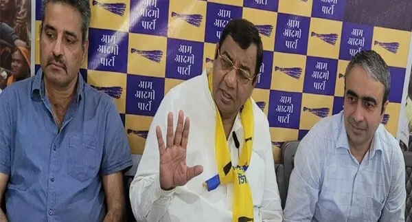 आम आदमी पार्टी ने रामप्रसाद को पार्टी से निकाला