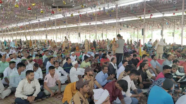 उत्तर प्रदेश के बरनावा आश्रम में लगी रौनकें, भारी तादाद में पहुंची साध-संगत
