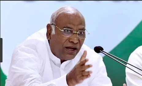 कांग्रेस अध्यक्ष पद के लिए मतदान जारी