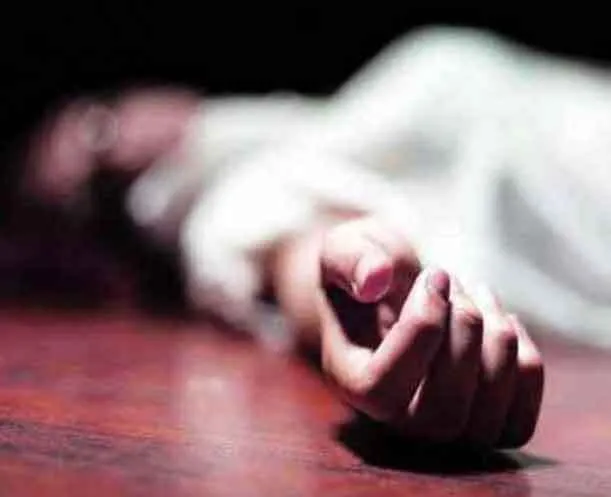 रेलवे प्लेटफॉर्म के पास महिला ने फांसी लगाकर दी जान