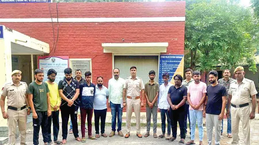 क्रेडिट कार्ड से धोखाधड़ी करने वाले गिरोह का भंडाफोड़