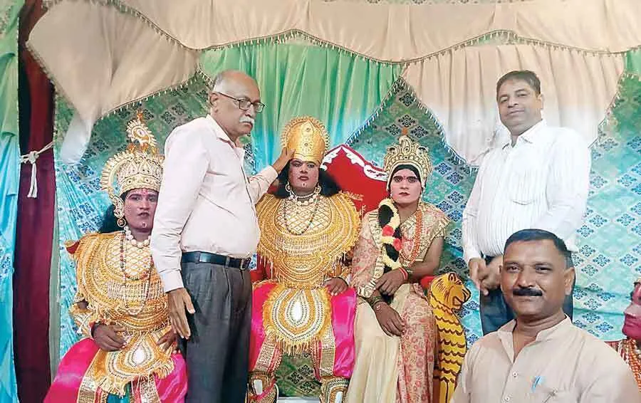 राज तिलक की रस्म अदा की गई