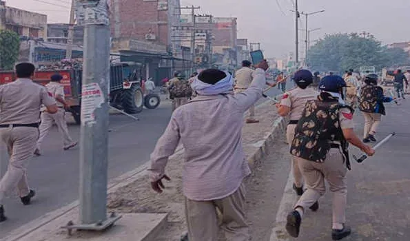 हिसार में हड़ताली सफाई कर्मचारियों पर पुलिस ने किया लाठीचार्ज