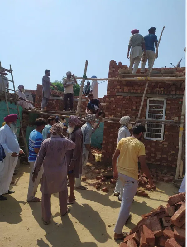 ब्लॉक महलां चौंक की साध-संगत ने जरूरतमंद विधवा महिला को बनाकर दिया ‘आशियाना’