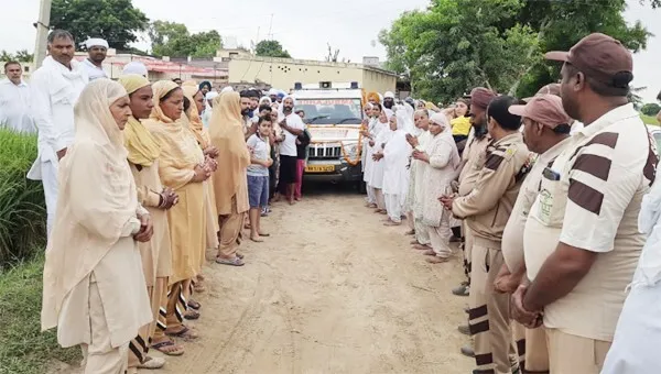 अजीब है यहां की रीत, मृतदेह का नहीं करते अंतिम संस्कार, जाने वजह