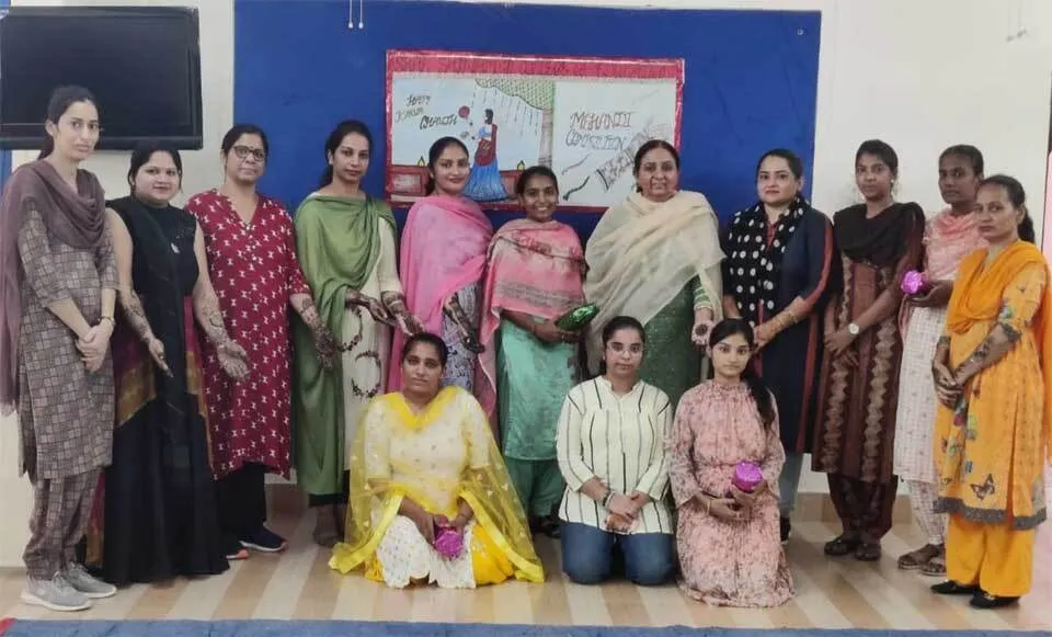 शाह सतनाम जी कॉलेज ऑफ एजुकेशन में मेहंदी लगाओ प्रतियोगिता का आयोजन
