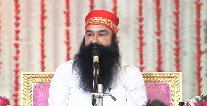 पूज्य गुरु जी ने मीडिया को दिखाया आईना