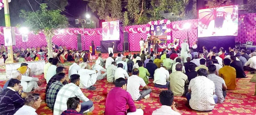 दिल करदा सतगुरु तैनू कोल बिठा के तकदा रहां…