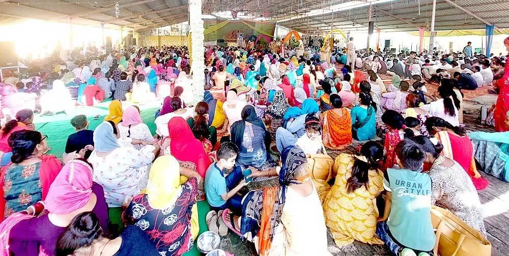 नामचर्चाओं में पहुंची हजारों की तादाद में साध-संगत