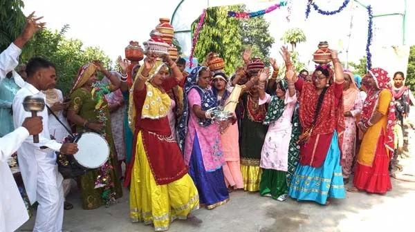 नुहियांवाली में गूंजा गुरुयश, रंग-बिरंगे परिधानों में सजीं बहनों ने निकाली जागो