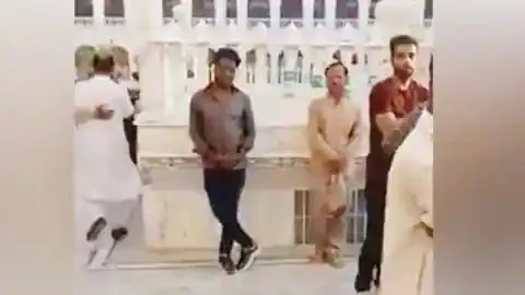 पाकिस्तान के गुरुद्वारे में कलाकारों ने की ऐसी हरकत जिससे छिड़ गया विवाद, जानें, क्या है मामला