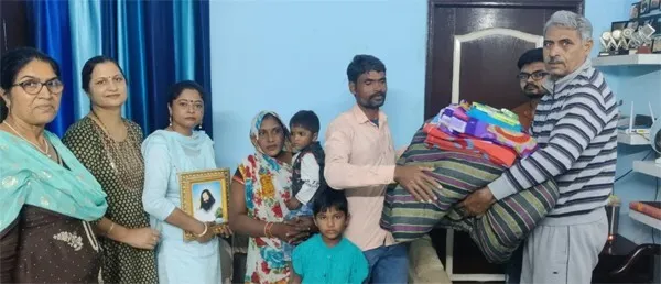 पानीपत की साध-संगत ने जरूरतमंद लोगों को गर्म वस्त्र देकर मनाई दीपावली