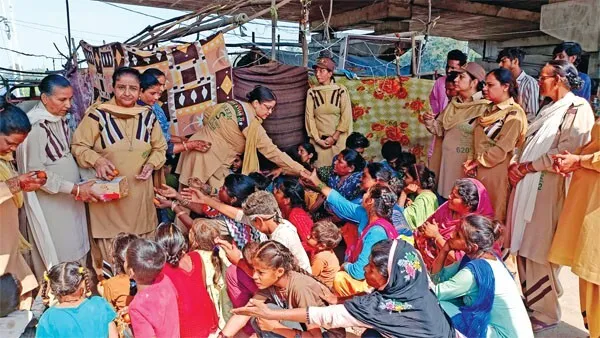 ब्लॉक बठिंडा की साध-संगत ने मनाई खुशियां, बांटी मिठाईयां