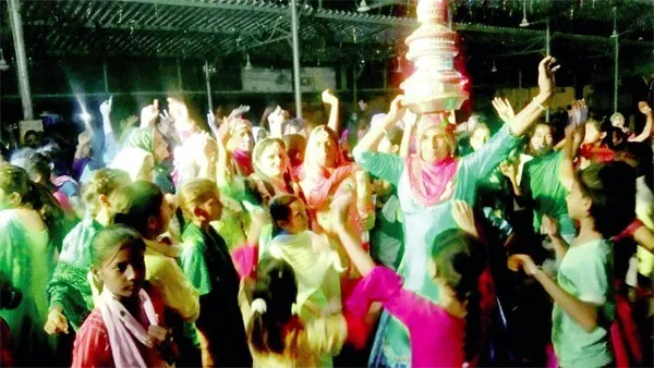 महिलाओं ने जागो निकालकर किया खुशी का इजहार