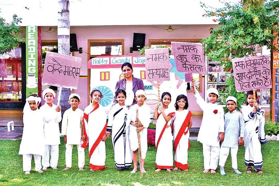 सेंट एमएसजी ग्लोरियस इंटरनेशनल स्कूल के बच्चों ने निकाली दांडी यात्रा