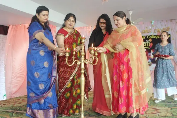 शाह सतनाम जी गर्ल्स कॉलेज में मनाया दिवाली उत्सव