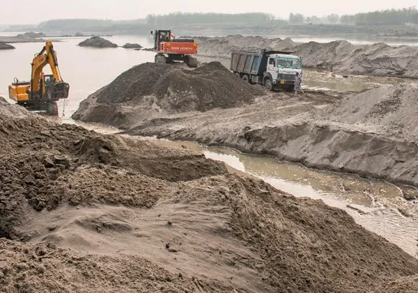 पश्चिमी यमुना नहर में अवैध खनन का कार्य जारी