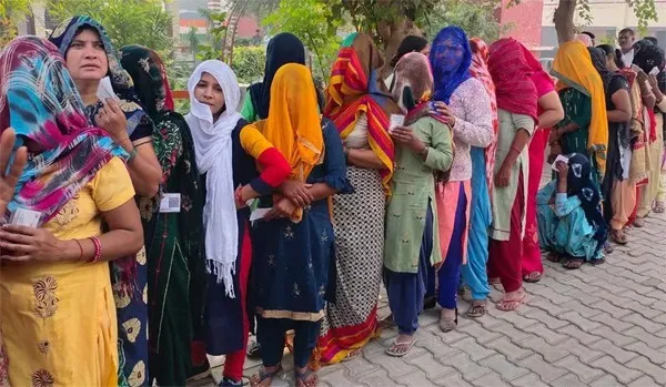 Haryana Panchayat Election 2022 | 2607 गांवों में पंच-सरपंचों पदों को लेकर मतदान जारी