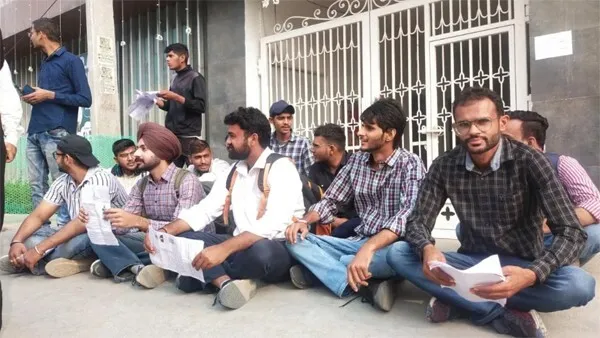 Combined Eligibility Test : अंबाला में सेंटर पर लटका मिला ताला, अभ्यर्थियों का हंगामा