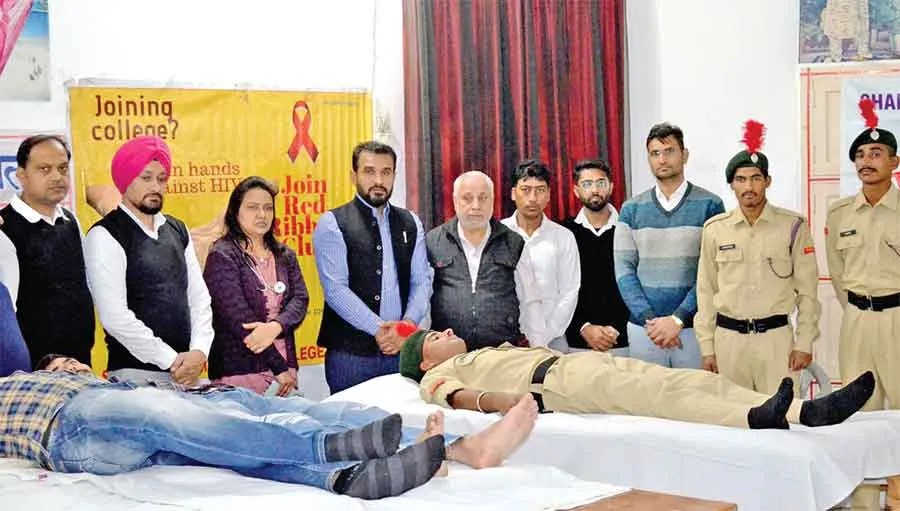शाह सतनाम जी ब्वॉयज कॉलेज के विद्यार्थियों ने किया 33 यूनिट रक्तदान
