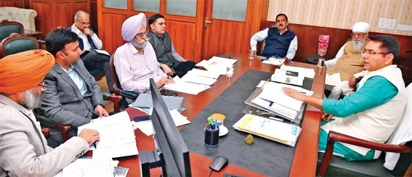 पंजाब में लगेेंगे 300 मैगावाट के कैनाल टाप और फ्लोटिंग सोलर पॉवर प्रॉजैक्ट : अरोड़ा
