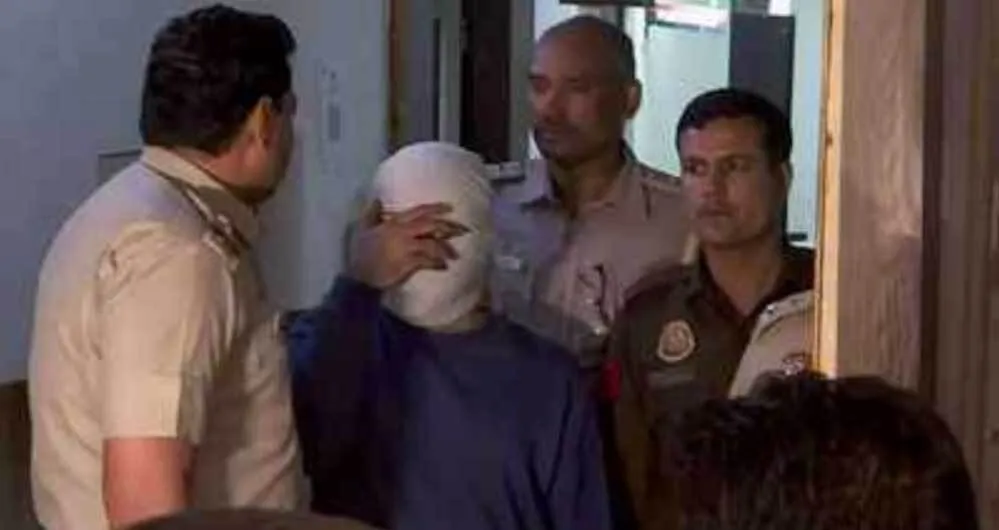 दिल्ली में दिल दहलाने वाला मर्डर: आफताब ने श्रद्धा के किए 35 टुकड़े, जानिये क्या है मामला
