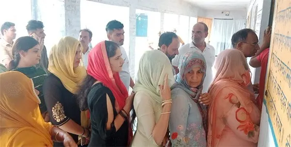 Panipat: पंचायत चुनाव को लेकर बुजुर्गों के साथ युवाओं में भी दिखा उत्साह