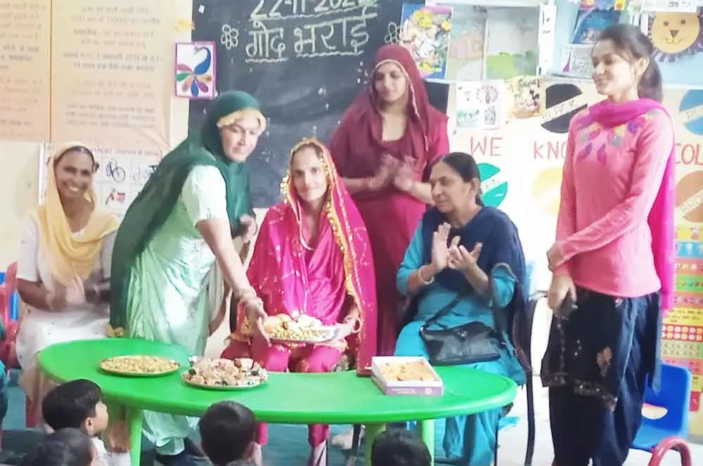 महिलाओं को पौष्टिक आहार के बारे में दी जानकारी