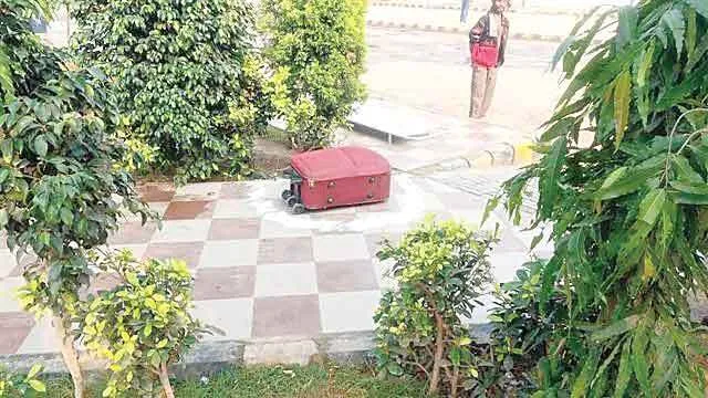 जालंधर के रेलवे स्टेशन के बाहर सूटकेस में मिला युवक का शव
