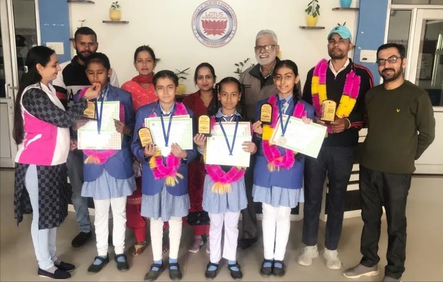 सीबीएसई नॉर्थ जोन 2 के चैस चैंपियनो का लोटस स्कूल में हुआ भव्य स्वागत